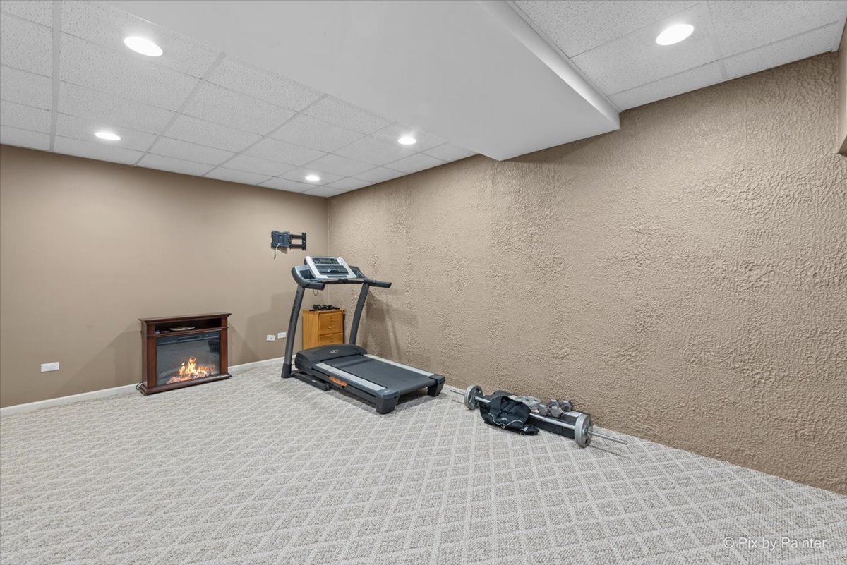 7203 Edgewood Court Spring Grove, IL 60081 - Photo 37 of 46 a room with gym equipment
