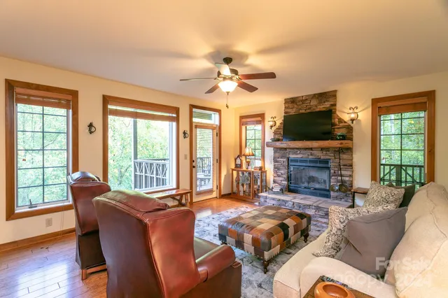 $359,900 | 222 Creekside Way, Unit D/102, Burnsville, NC 28714