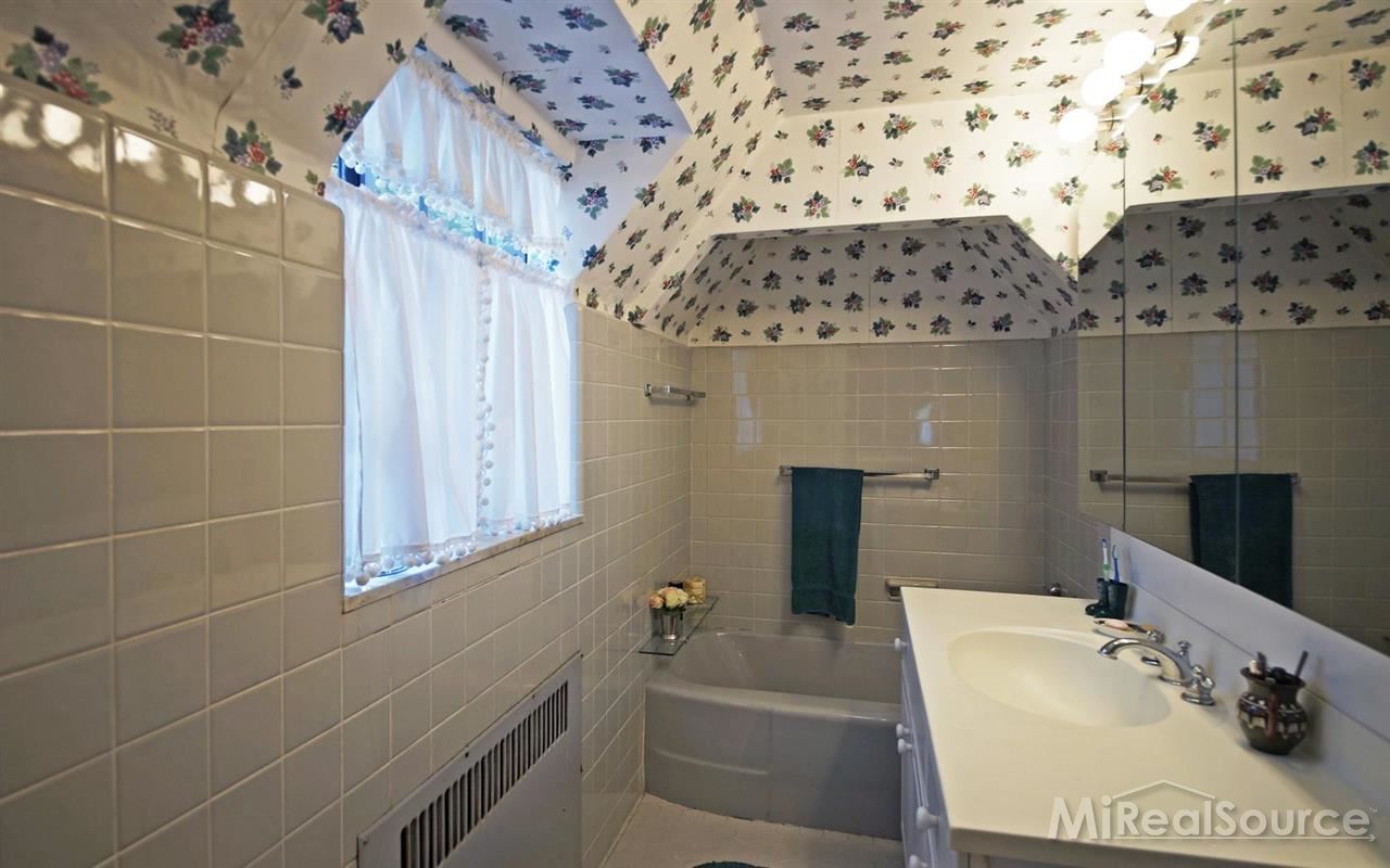 126 Moran Road Grosse Pointe Farms, MI 48236 - Photo 21 of 29