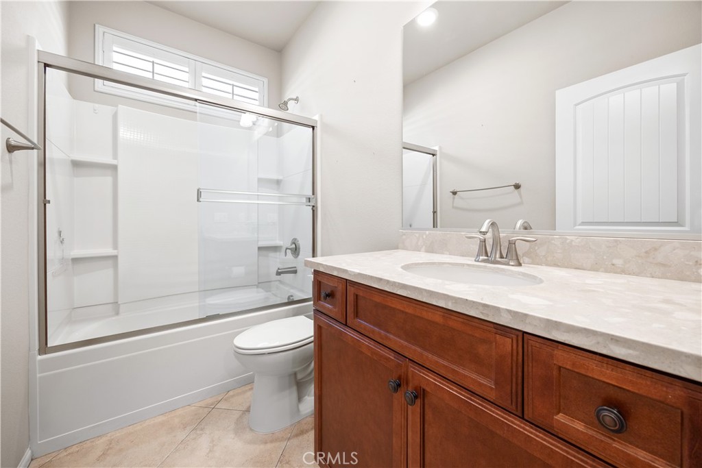 1382 Via Rivas Hemet, CA 92545 - Photo 21 of 39 Guest bathroom