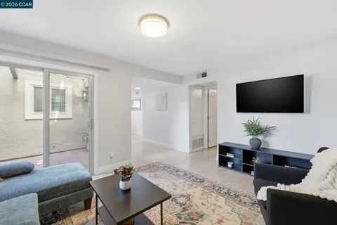 $285,000 | 102 Luna Grande Circle, Unit 5, Sacramento, CA 95834