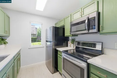 $285,000 | 102 Luna Grande Circle, Unit 5, Sacramento, CA 95834