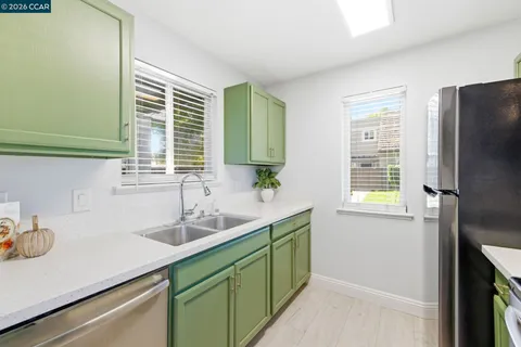$285,000 | 102 Luna Grande Circle, Unit 5, Sacramento, CA 95834