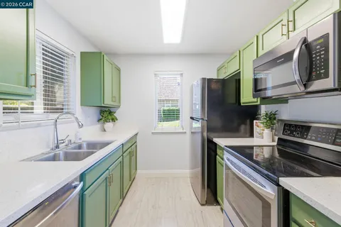 $285,000 | 102 Luna Grande Circle, Unit 5, Sacramento, CA 95834