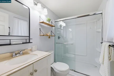 $285,000 | 102 Luna Grande Circle, Unit 5, Sacramento, CA 95834