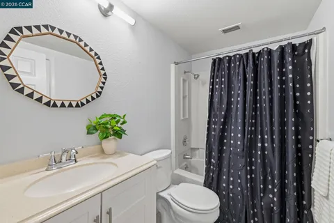 $285,000 | 102 Luna Grande Circle, Unit 5, Sacramento, CA 95834