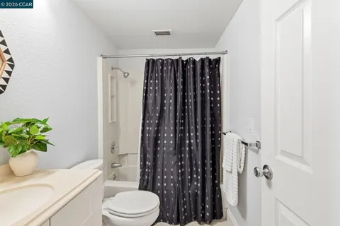 $285,000 | 102 Luna Grande Circle, Unit 5, Sacramento, CA 95834