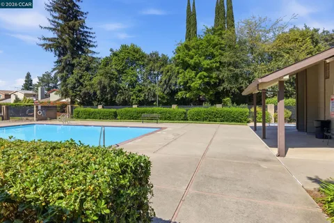 $285,000 | 102 Luna Grande Circle, Unit 5, Sacramento, CA 95834