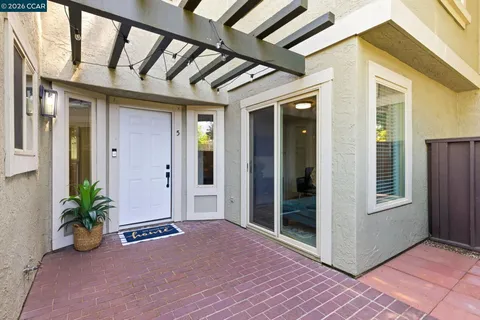 $285,000 | 102 Luna Grande Circle, Unit 5, Sacramento, CA 95834