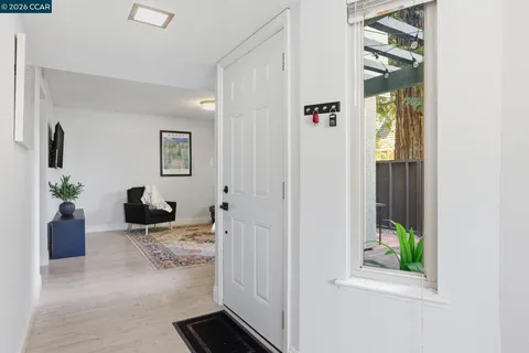 $285,000 | 102 Luna Grande Circle, Unit 5, Sacramento, CA 95834