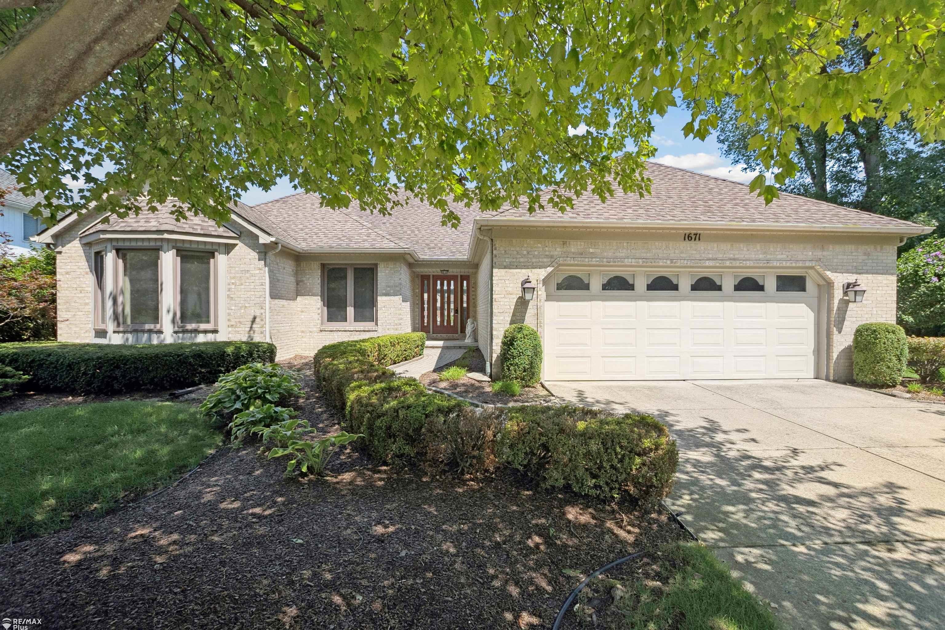1671 South Shore Drive Rochester Hills, MI 48307 - Photo 1 of 77