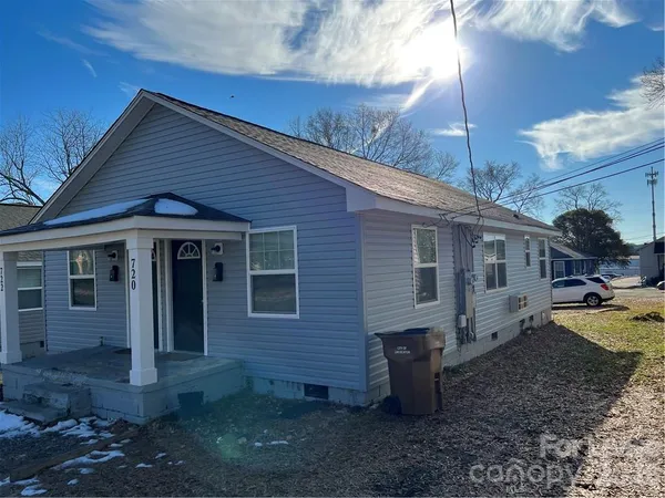 $1,100 | 720 East Pine Street, Lincolnton, NC 28092