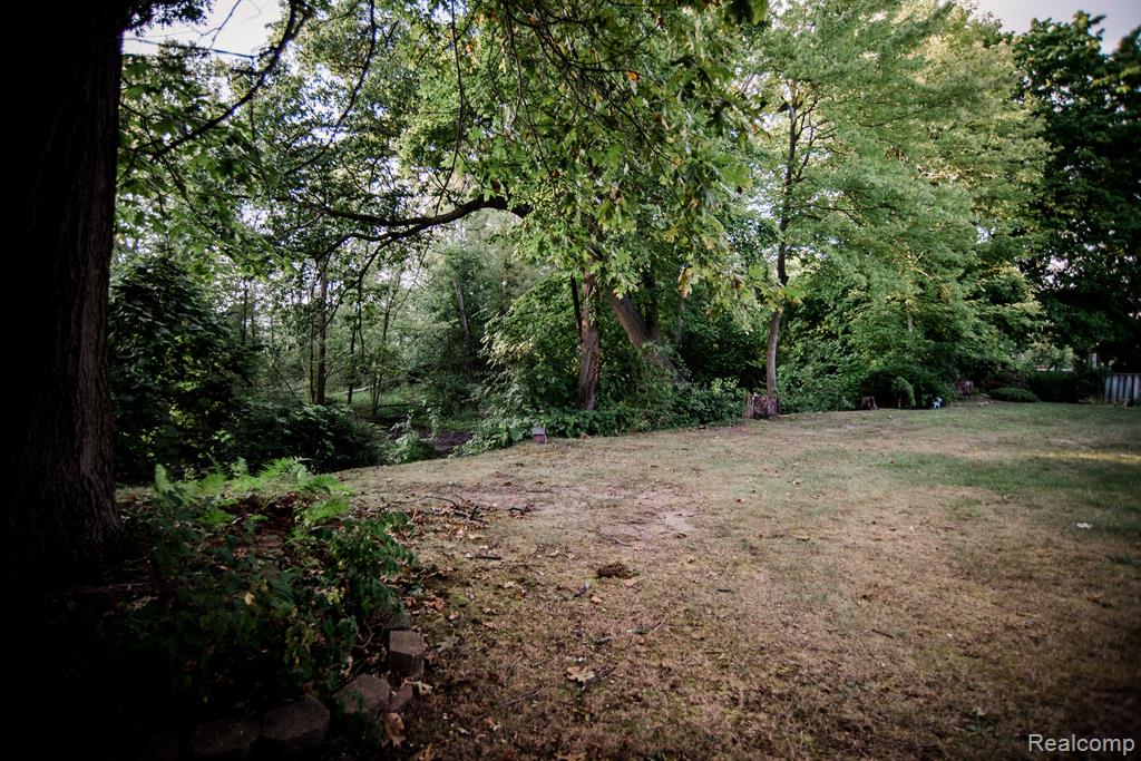 5358 Farm Road Waterford, MI 48327 - Photo 18 of 24 Gallery Image 18