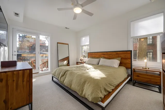 $755,000 | 827 West Bradley Place, Unit 1W, Chicago, IL 60613