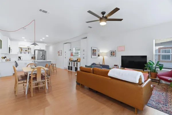 $2,500 | 2410 Catherine Street, Dallas, TX 75211