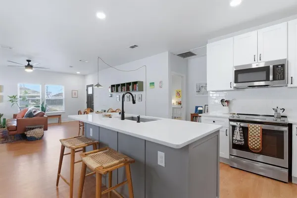 $2,500 | 2410 Catherine Street, Dallas, TX 75211