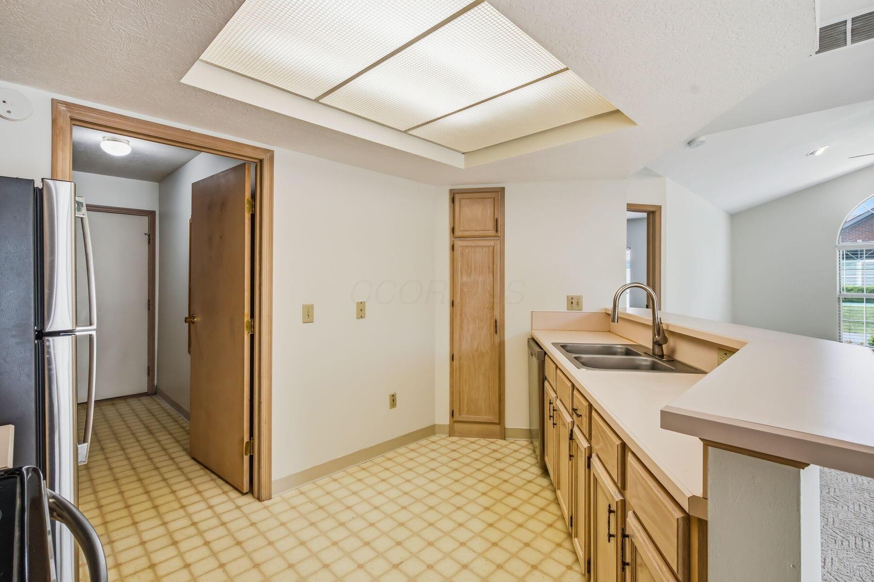5831 Locbury Lane, Unit R Dublin, OH 43016 - Photo 15 of 35