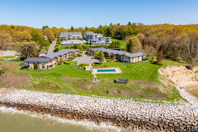 $358,000 | 4150 Ridge Road, Unit 21, Stevensville, MI 49127