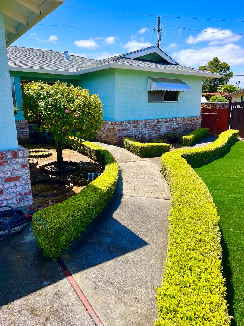 696 McCarty Avenue Mountain View, CA 94041 - Photo 2 of 31 a front view of a house with garden