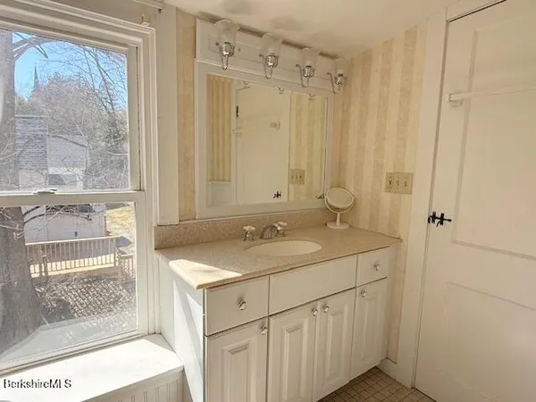 $249,000 | 33 Hancock Road, Williamstown, MA 01267