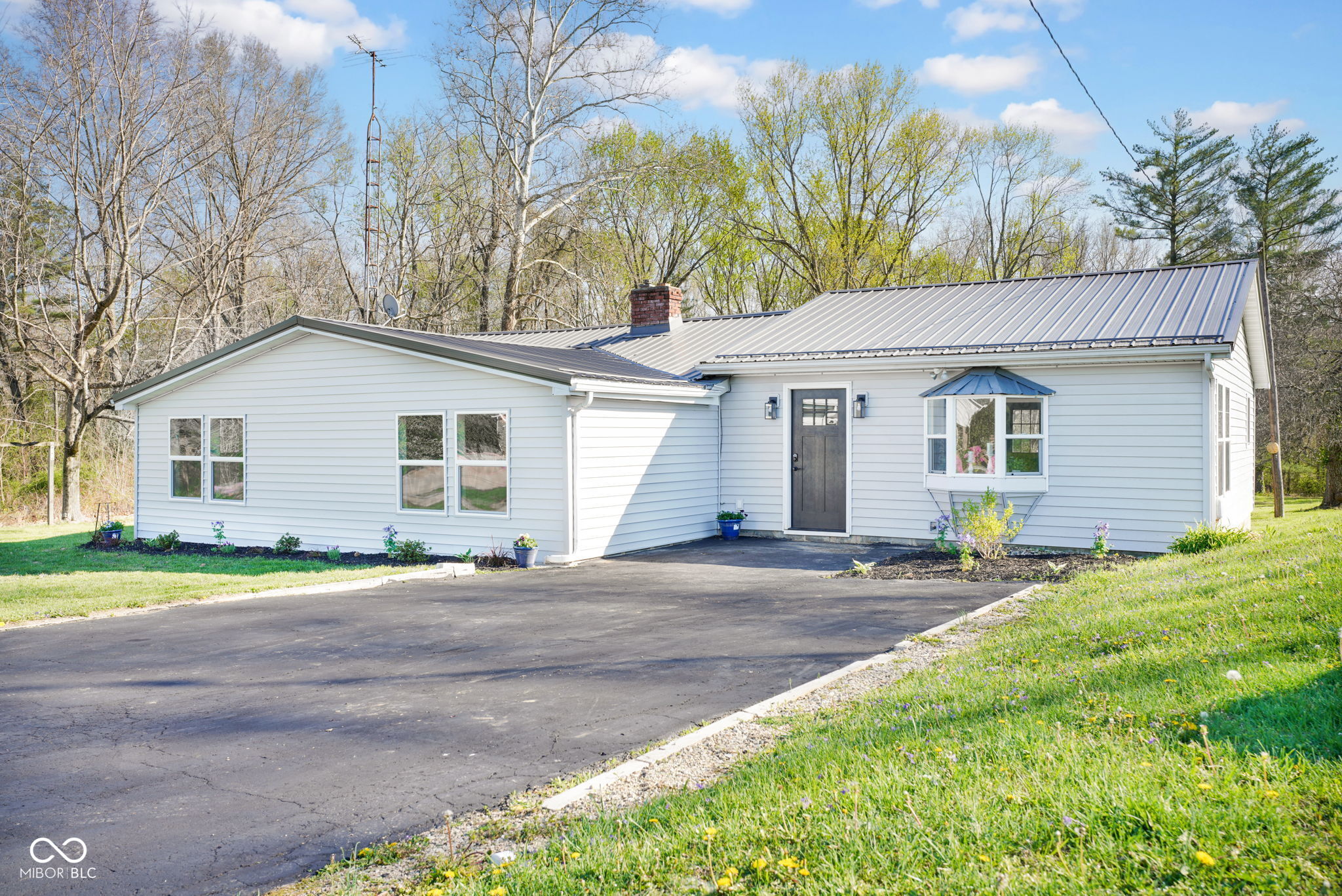 8311 West Old Nashville Road Columbus, IN 47201 - Photo 1 of 28