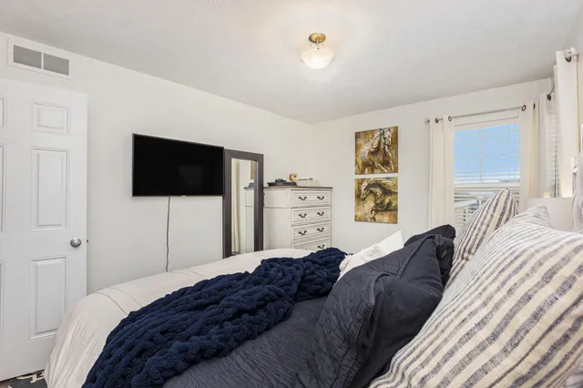 $494,900 | 1048 Graystone Road, Holland, MI 49423