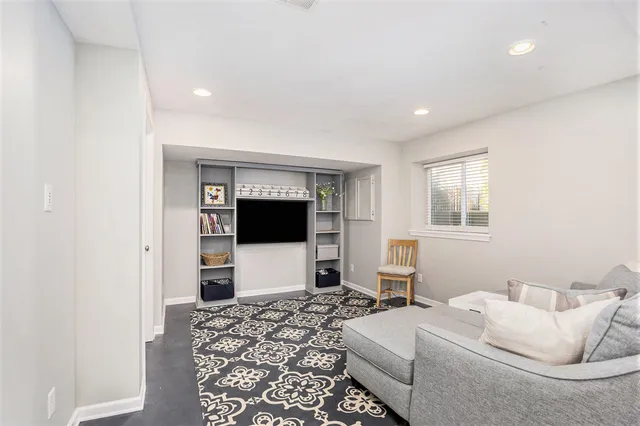 $494,900 | 1048 Graystone Road, Holland, MI 49423