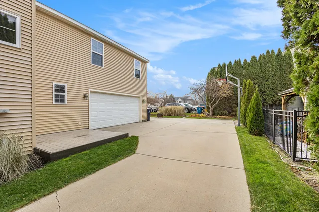 $494,900 | 1048 Graystone Road, Holland, MI 49423