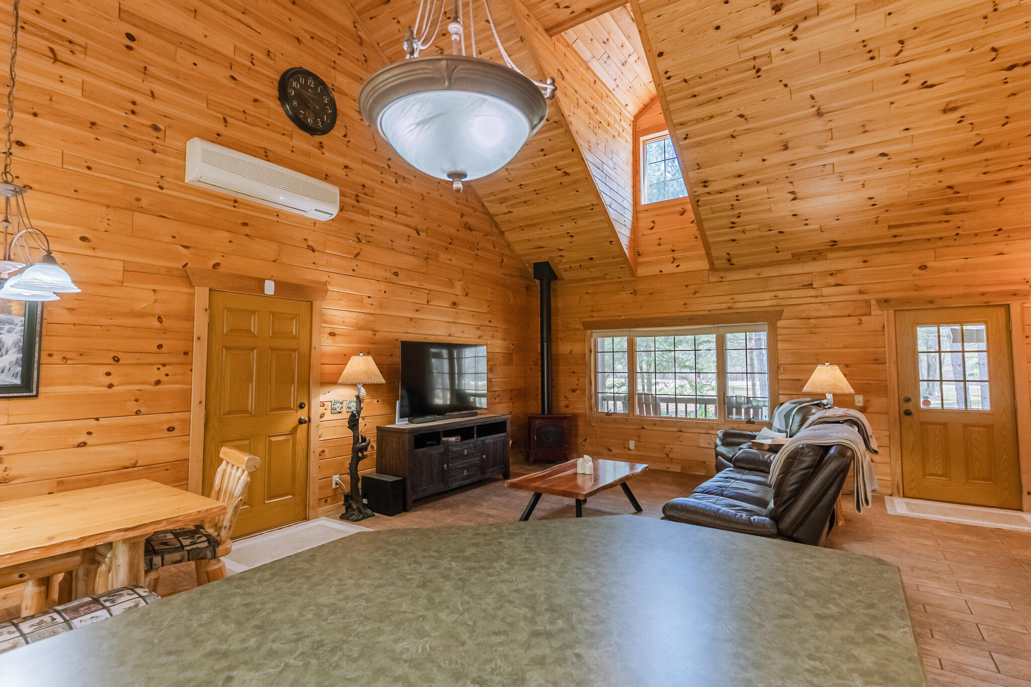N10579 Deer Run Stephenson, WI 54104 - Photo 24 of 88 Living Room