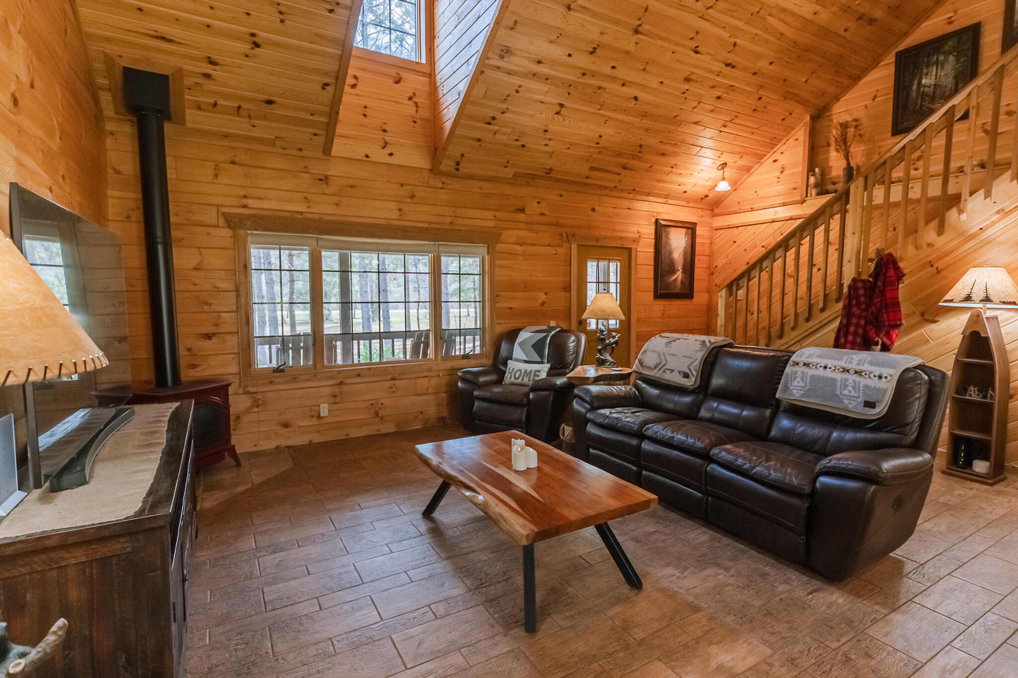 N10579 Deer Run Stephenson, WI 54104 - Photo 30 of 88 Living Room