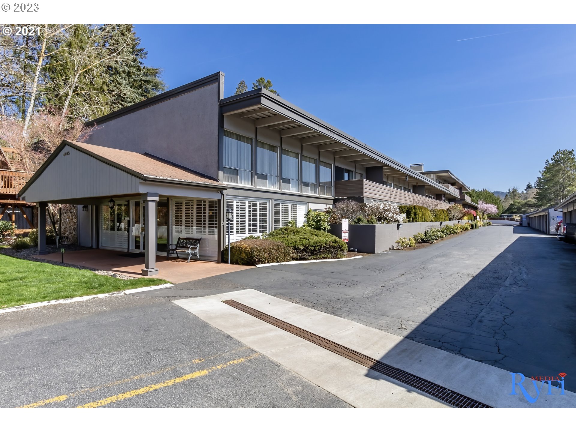 4460 Southwest Scholls Ferry Road, Unit 28A Portland, OR 97225 - Photo 1 of 22 Gallery Image 1
