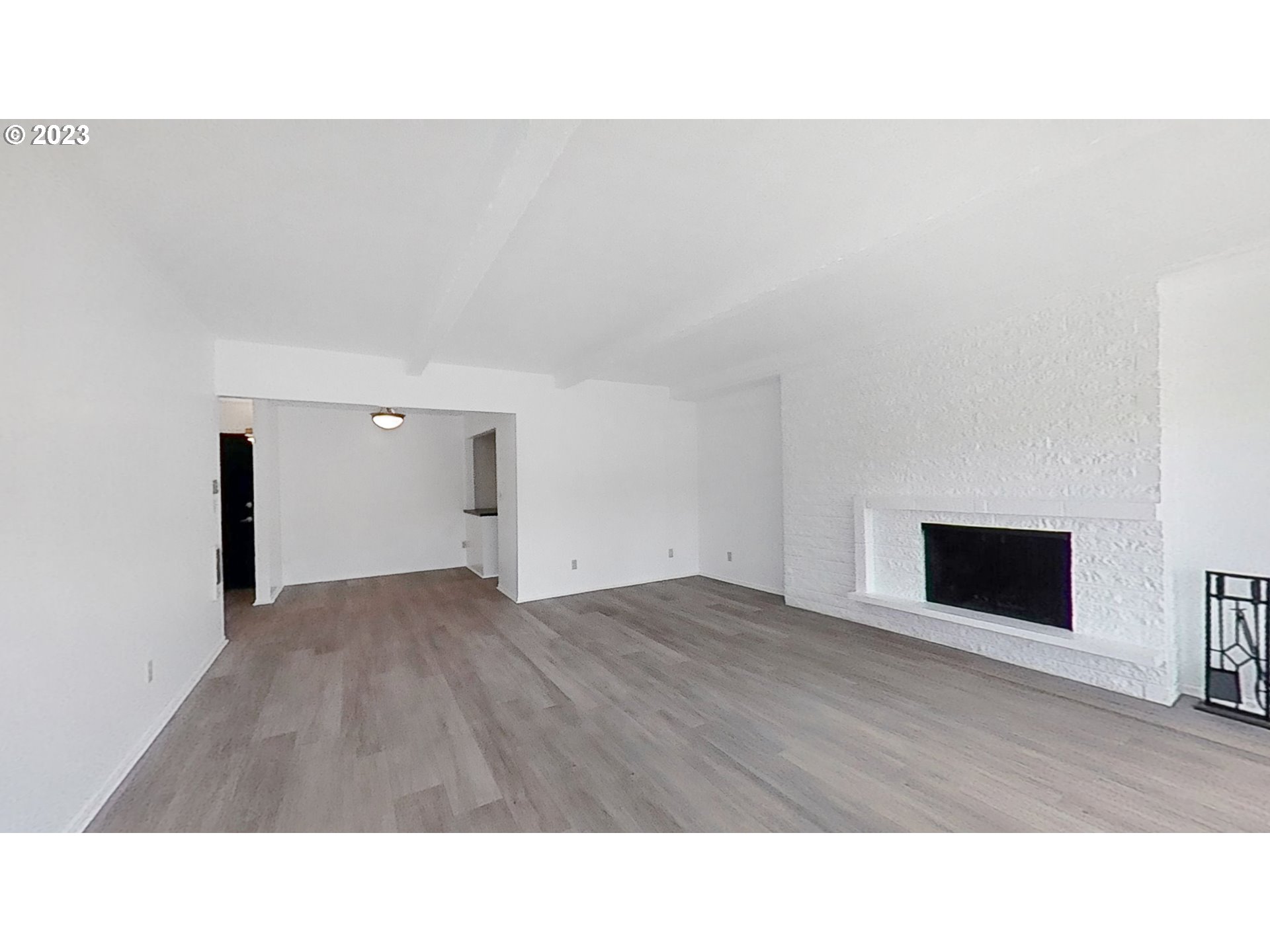 4460 Southwest Scholls Ferry Road, Unit 28A Portland, OR 97225 - Photo 8 of 22 Living Room/Dining Room