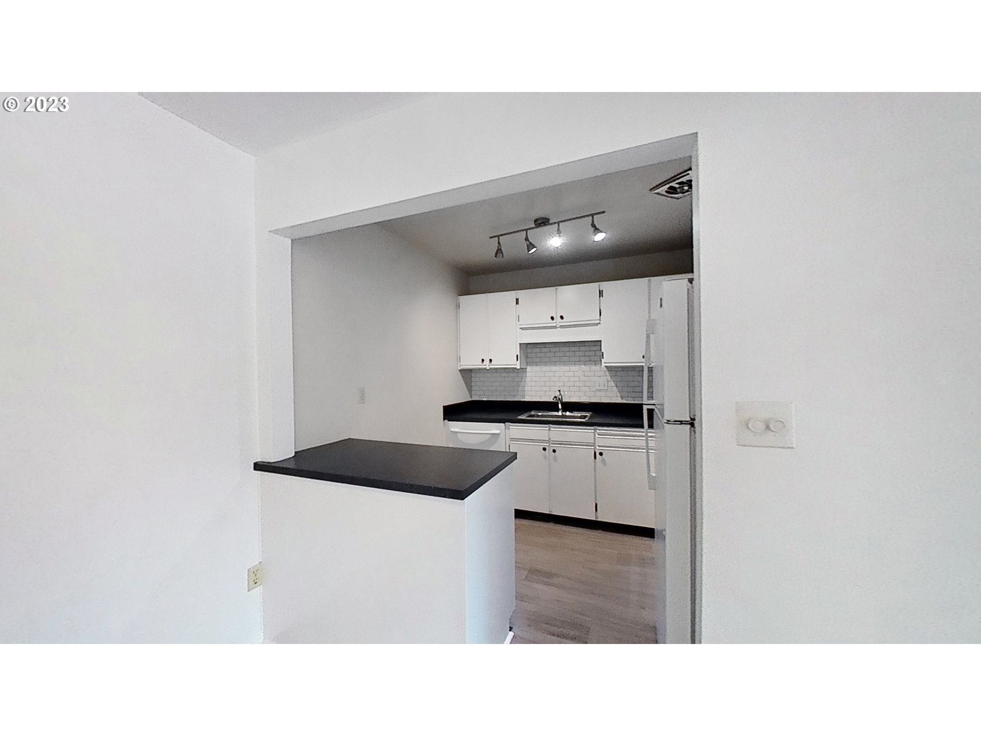 4460 Southwest Scholls Ferry Road, Unit 28A Portland, OR 97225 - Photo 10 of 22 Kitchen