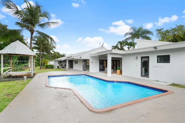 $9,900 | 6900 Southwest 136th Street, Unit 6900, Palmetto Bay, FL 33156