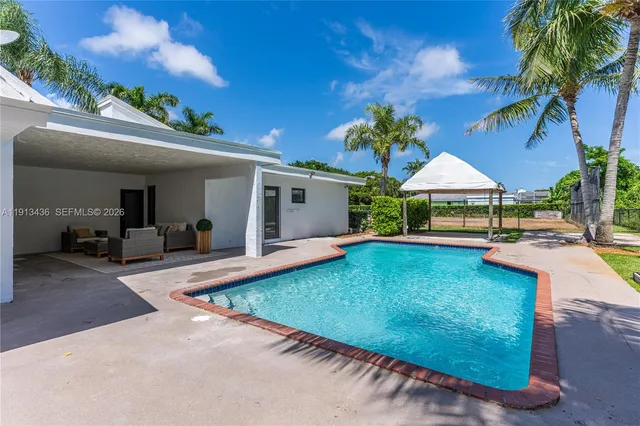 $9,500 | 6900 Southwest 136th Street, Unit 6900, Palmetto Bay, FL 33156