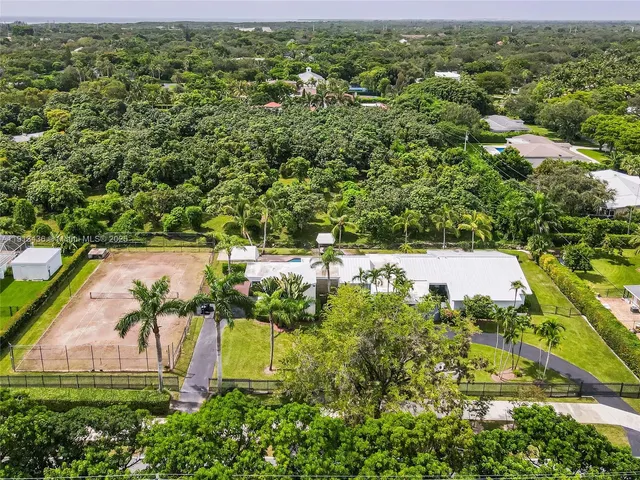 $9,900 | 6900 Southwest 136th Street, Unit 6900, Palmetto Bay, FL 33156