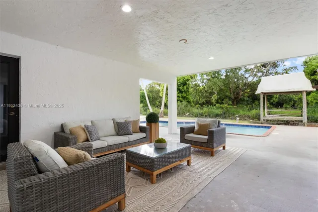 $9,900 | 6900 Southwest 136th Street, Unit 6900, Palmetto Bay, FL 33156