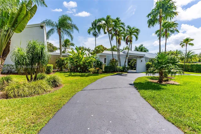 $9,500 | 6900 Southwest 136th Street, Unit 6900, Palmetto Bay, FL 33156