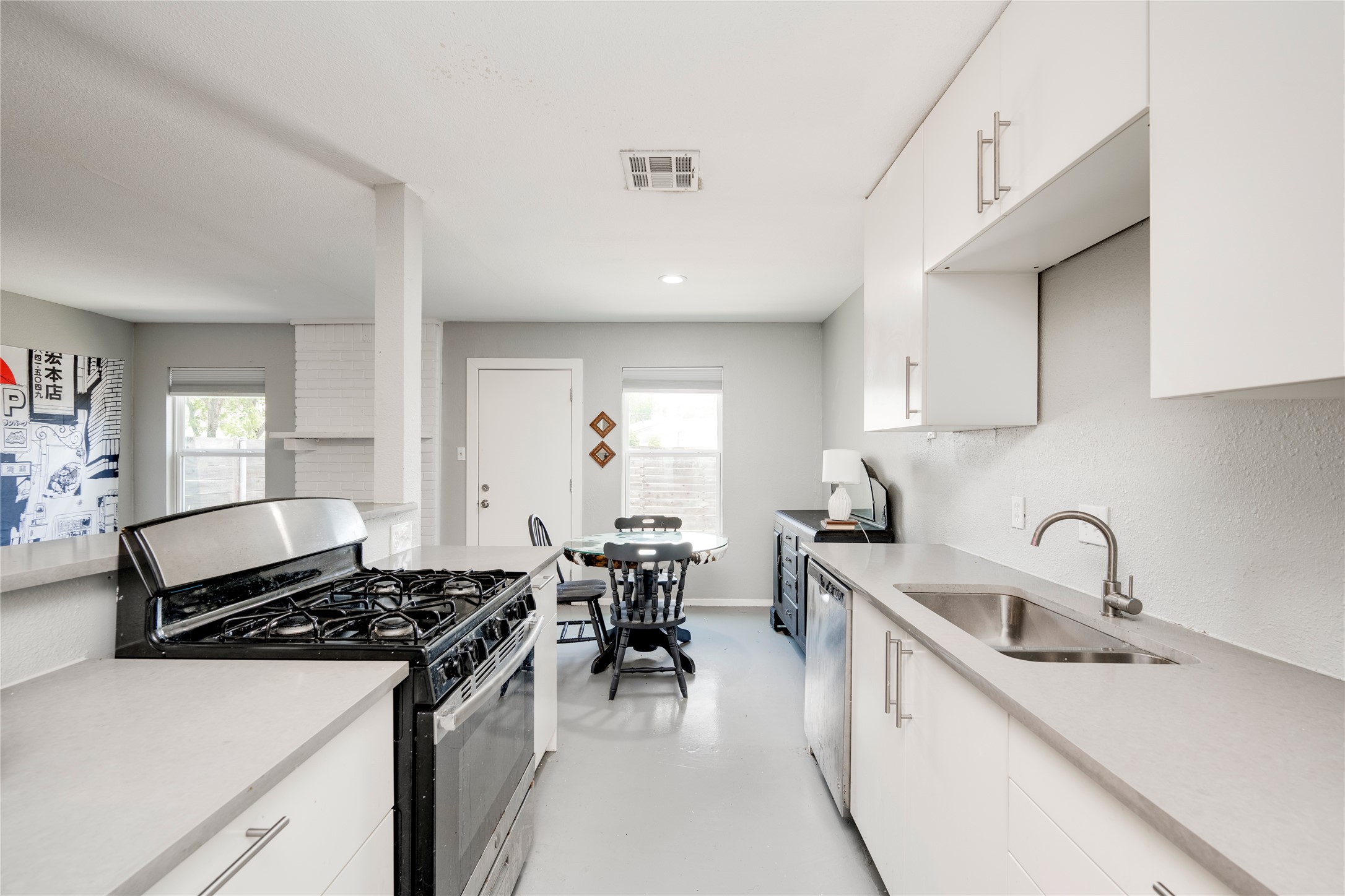 2315 Burleson Road Austin, TX 78741 - Photo 9 of 29