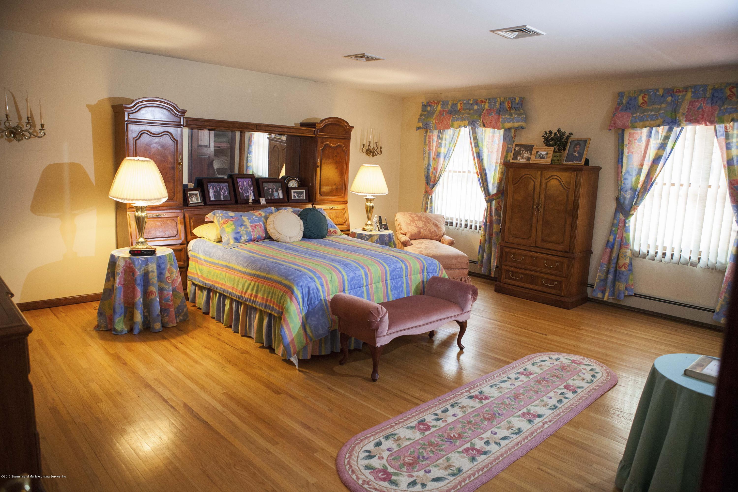 20 Ridge Loop Staten Island, NY 10304 - Photo 21 of 31 0078