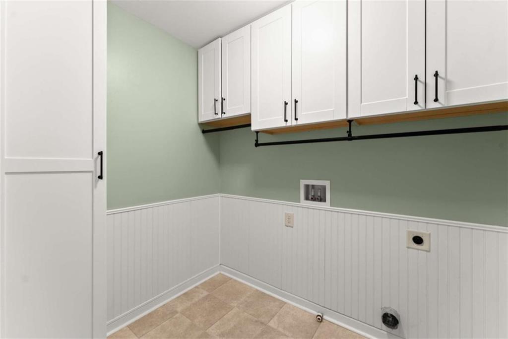 6021 Harbour Mist Drive Flowery Branch, GA 30542 - Photo 23 of 36 a view of cabinets and window