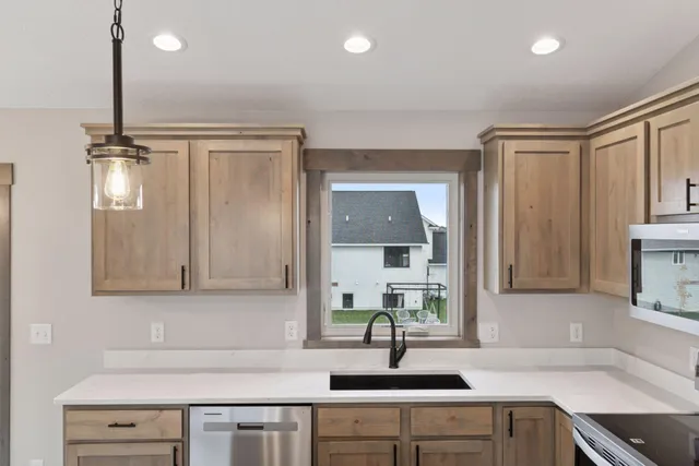 $329,900 | 1629 Mallard Avenue, Baldwin, WI 54002