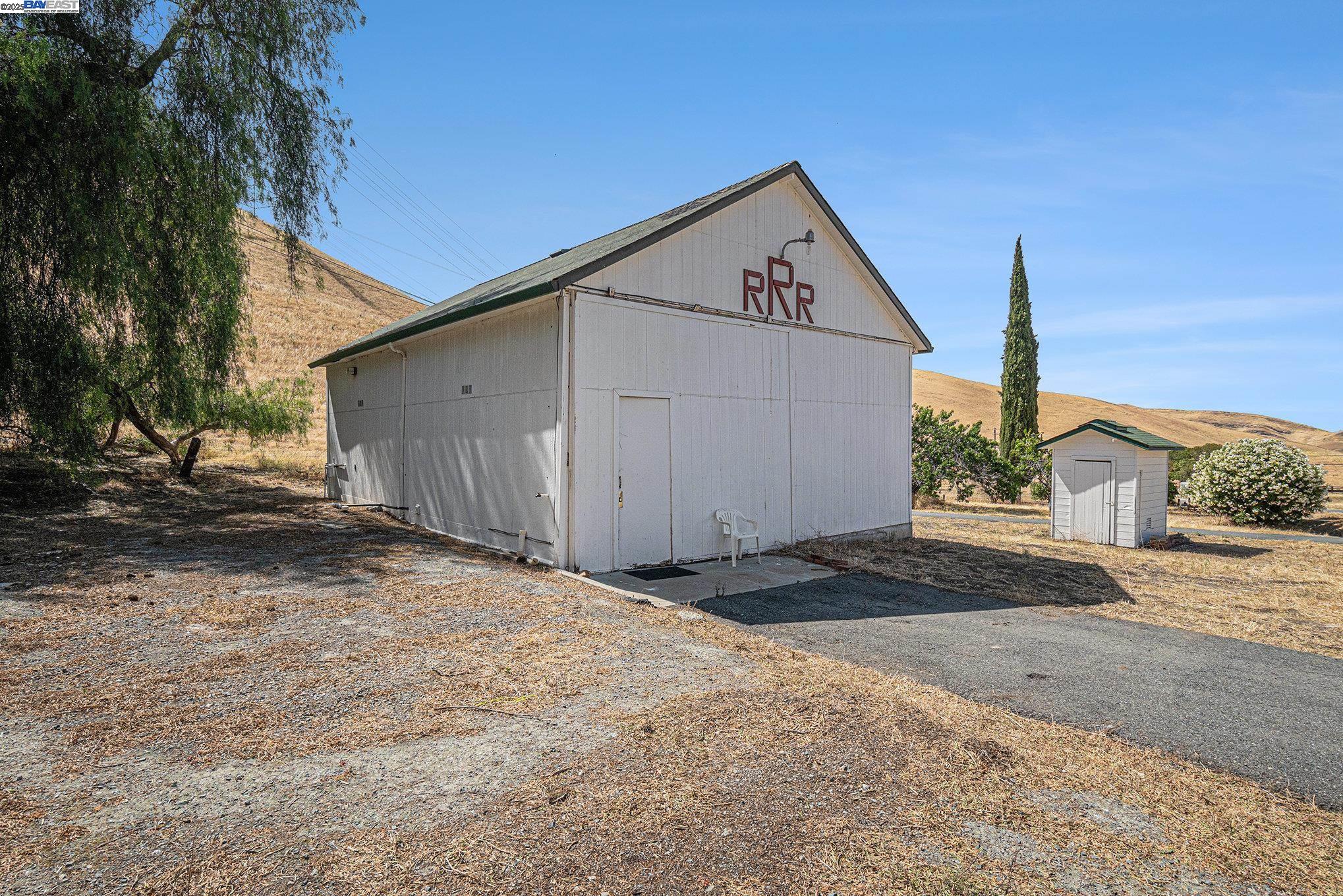 5799 Nortonville Road Pittsburg, CA 94565 - Photo 38 of 59 a view of a house with a yard