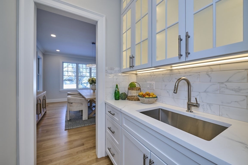 8 Brackett Road Newton, MA 02458 - Photo 13 of 43