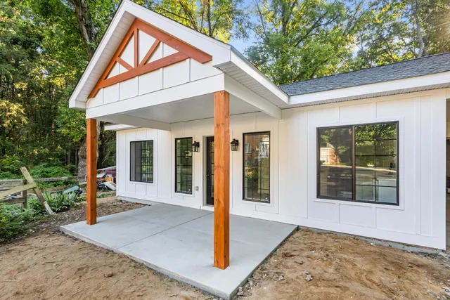 $234,900 | 410 G Avenue West, Kalamazoo, MI 49004