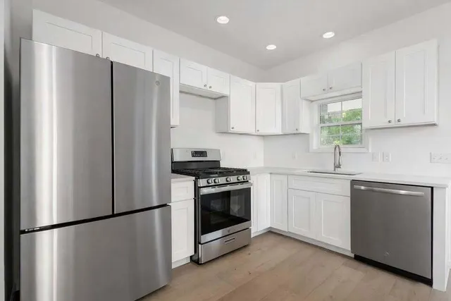 $234,900 | 410 G Avenue West, Kalamazoo, MI 49004