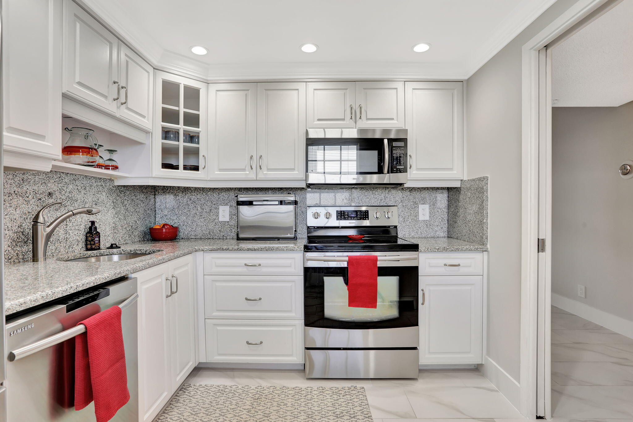 575 Oaks Lane, Unit 703 Pompano Beach, FL 33069 - Photo 2 of 34 7-web-or-mls-001L1355