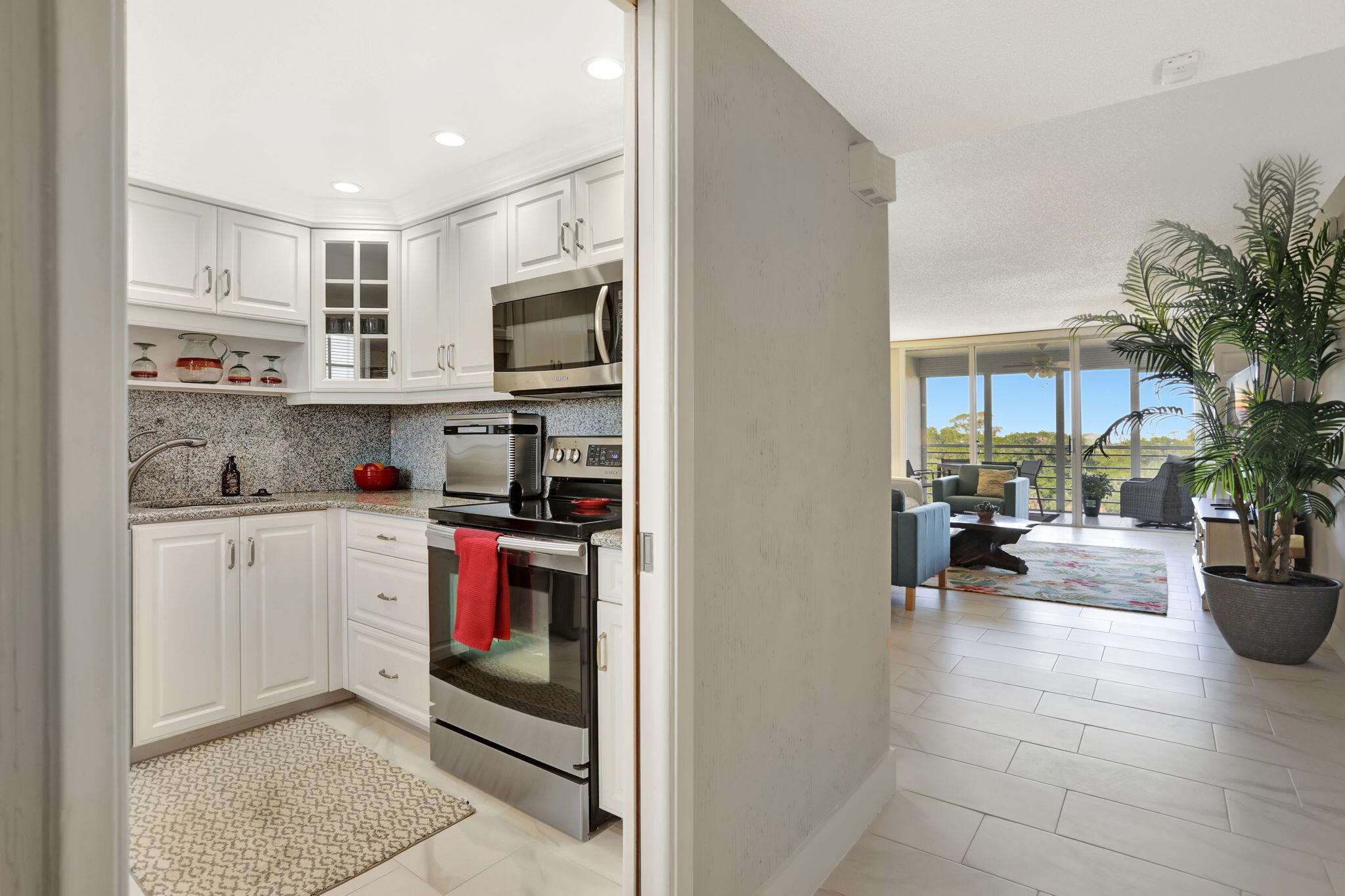 575 Oaks Lane, Unit 703 Pompano Beach, FL 33069 - Photo 6 of 34 5-web-or-mls-001L1345