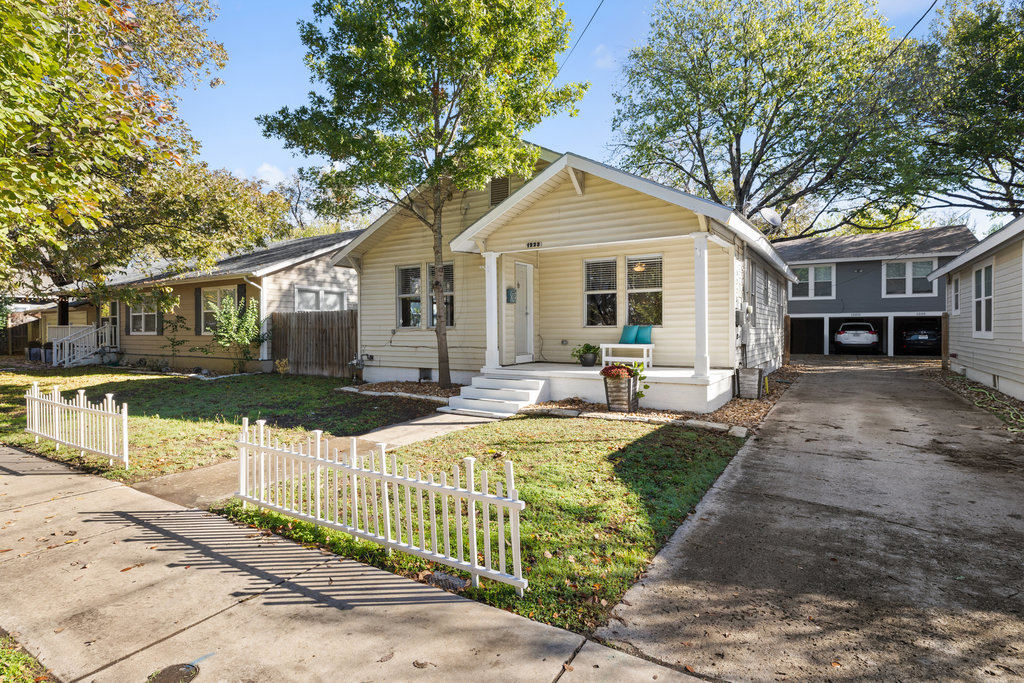 1223 1/2 South Austin Avenue Georgetown, TX 78626 - Photo 13 of 39