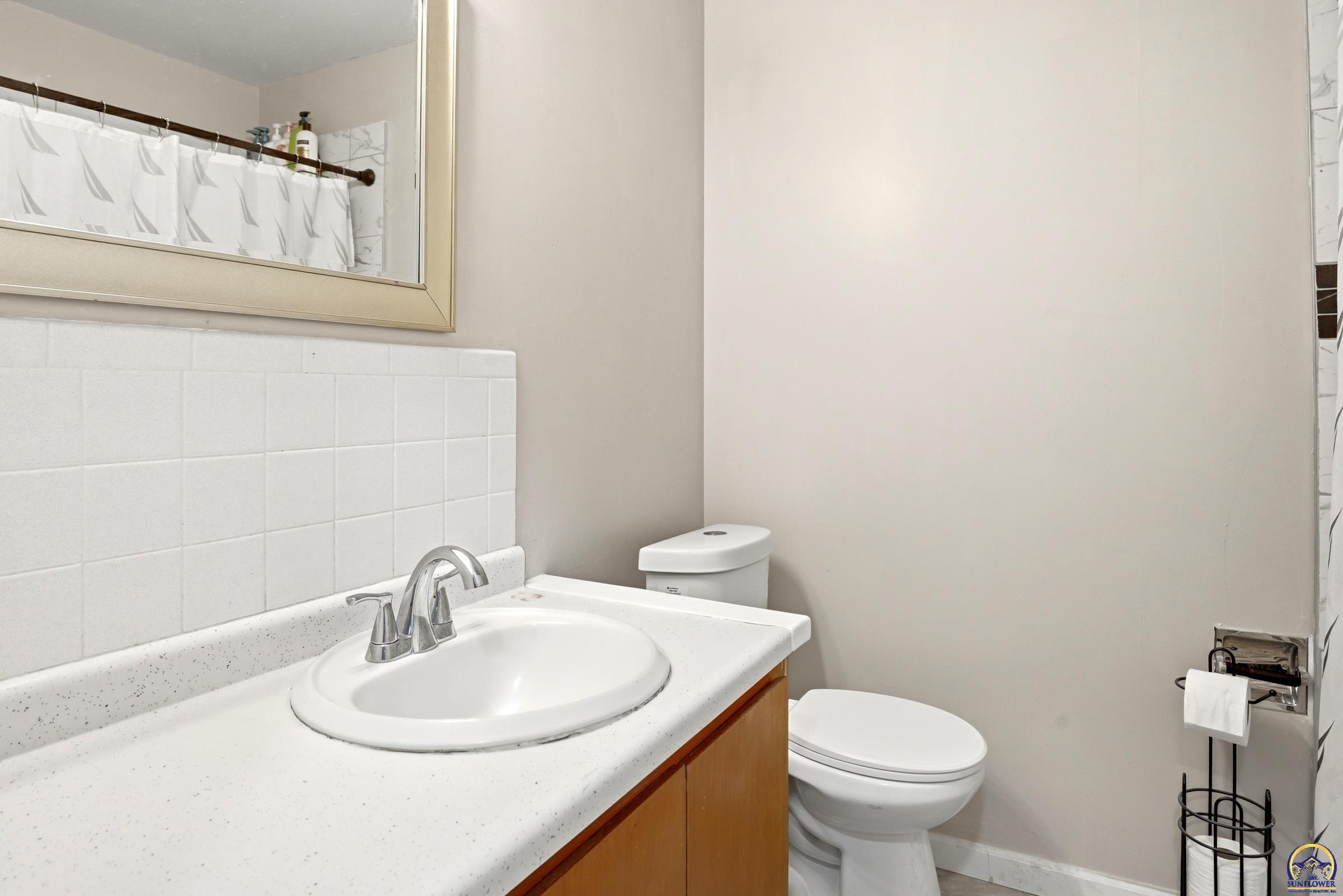 2210 Southwest 32nd Street Topeka, KS 66611 - Photo 14 of 40